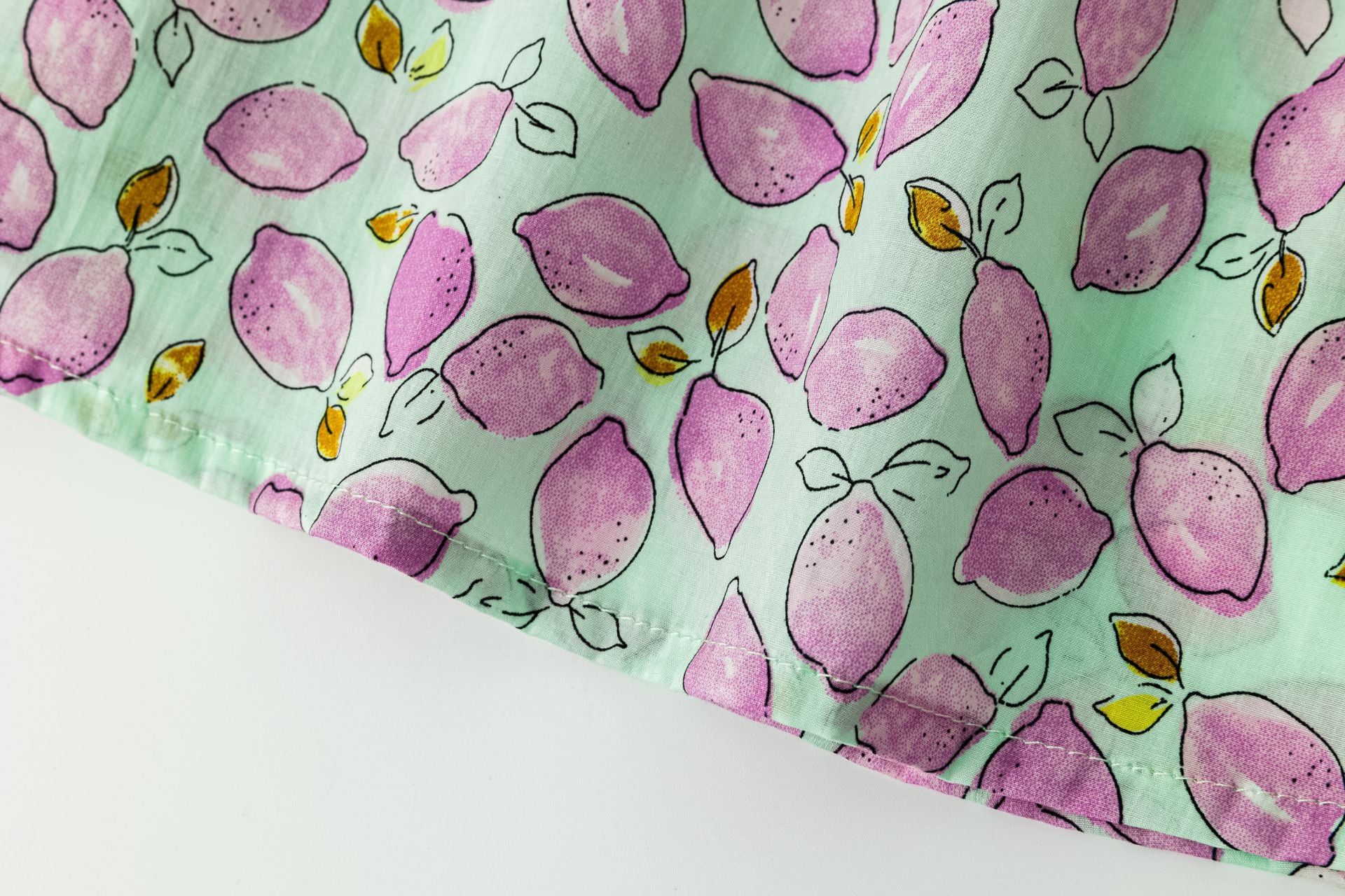 Top Asimétrico Limones Morados