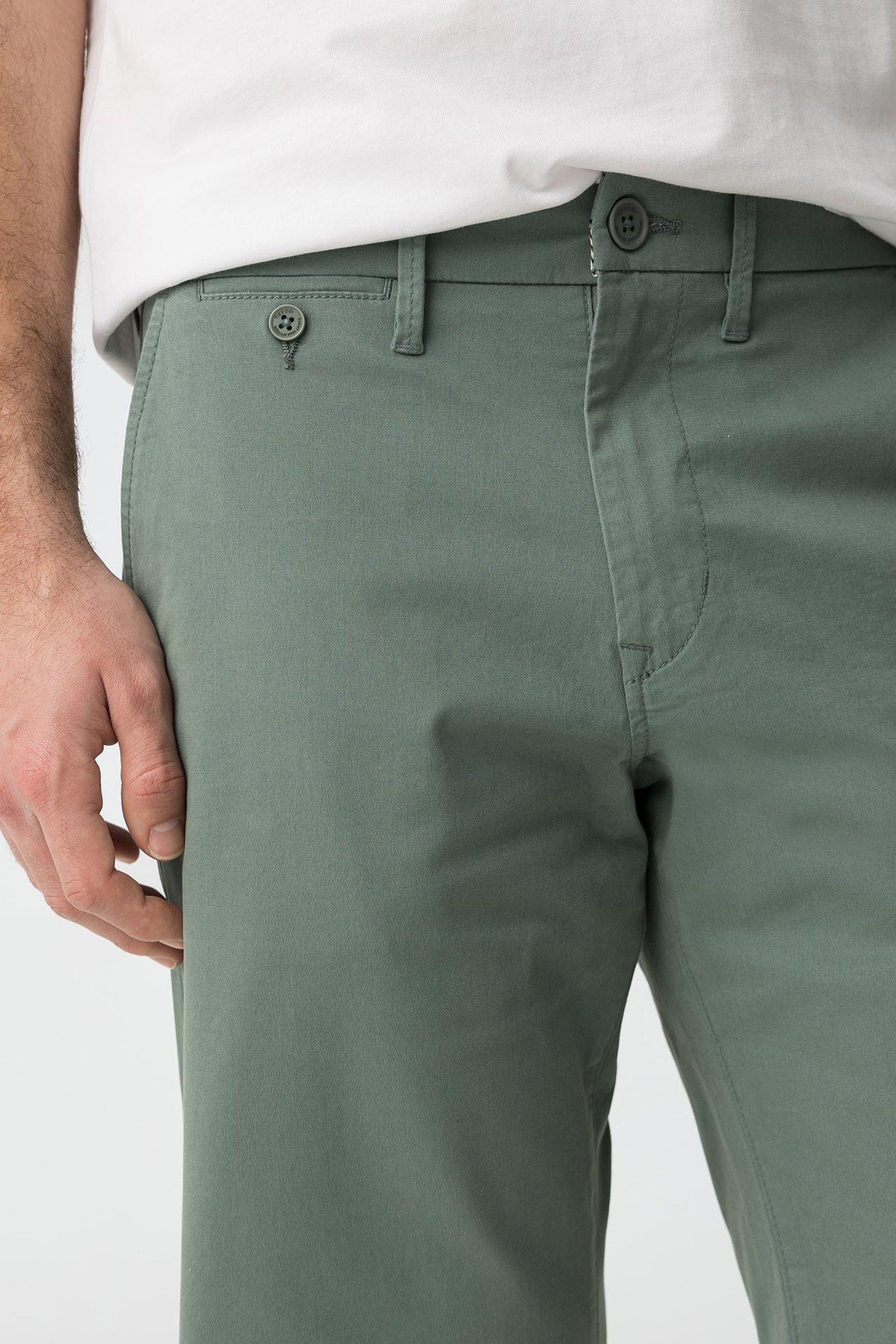 Bermuda Chino Slim Verde Prado 802