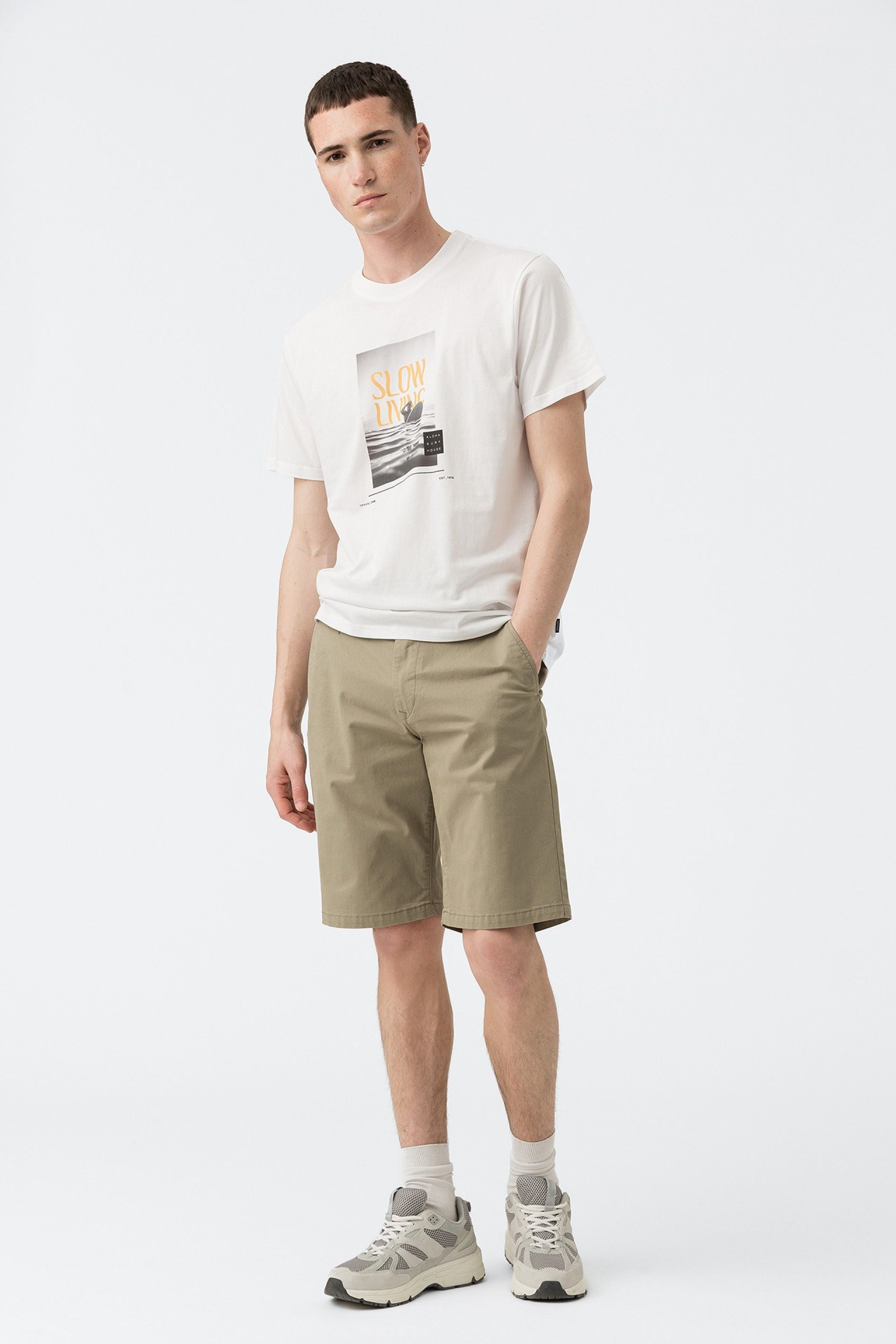Bermuda Chino Slim Verde Cascada 829