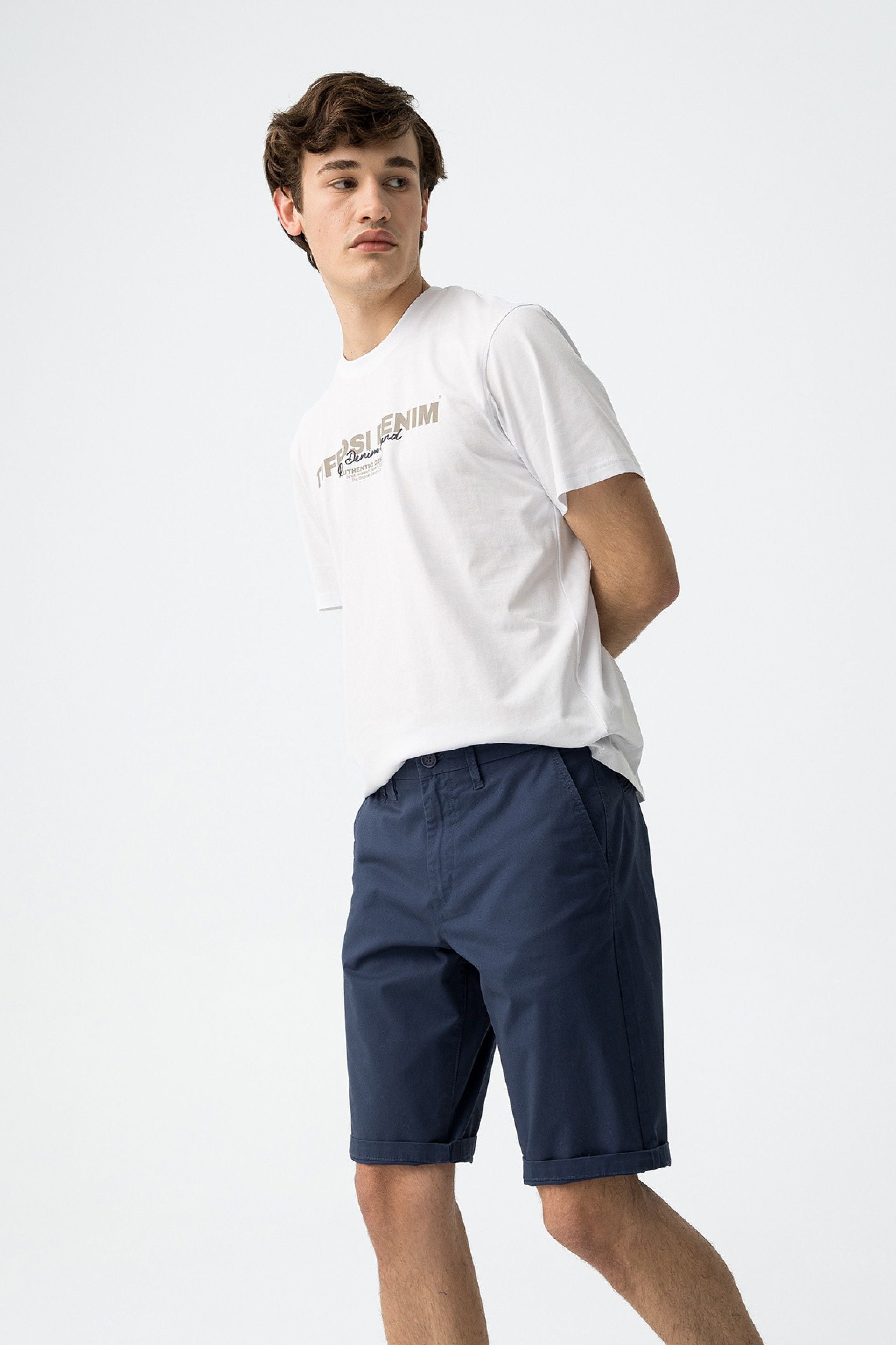 Bermuda Chino Slim Azul 750