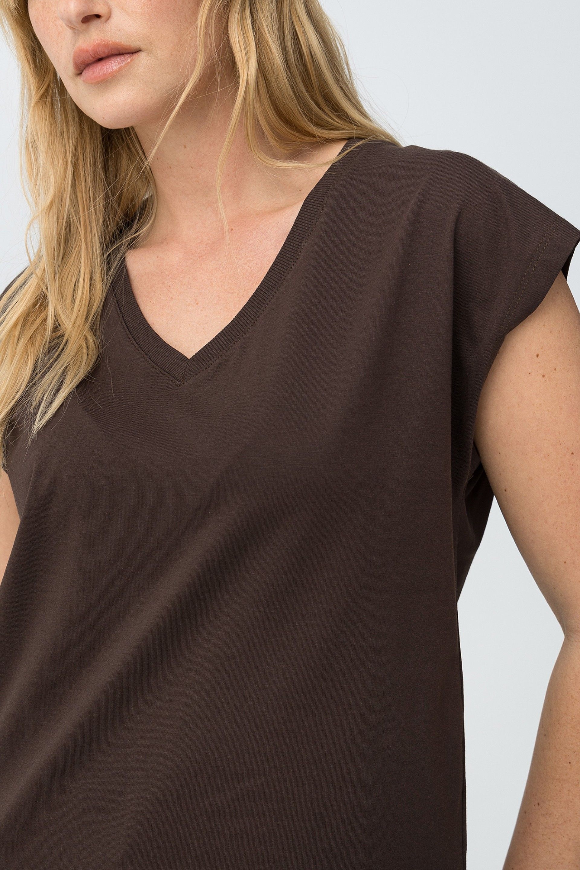 Camiseta Charlize V Chocolate