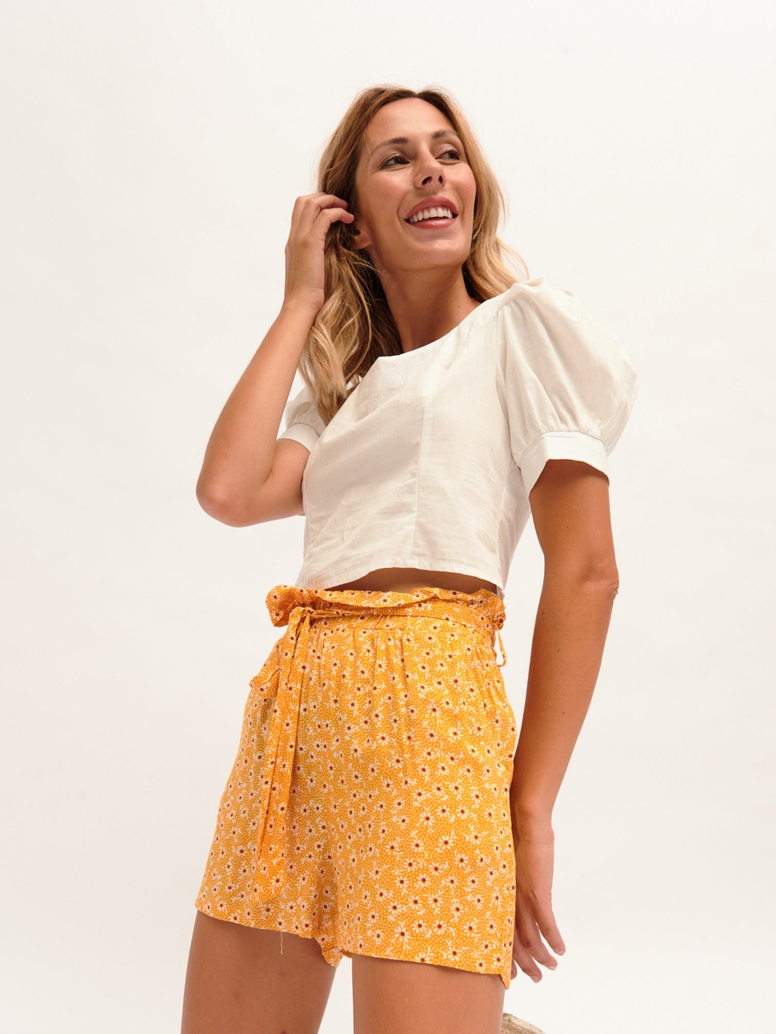 Short Flores Amarillas