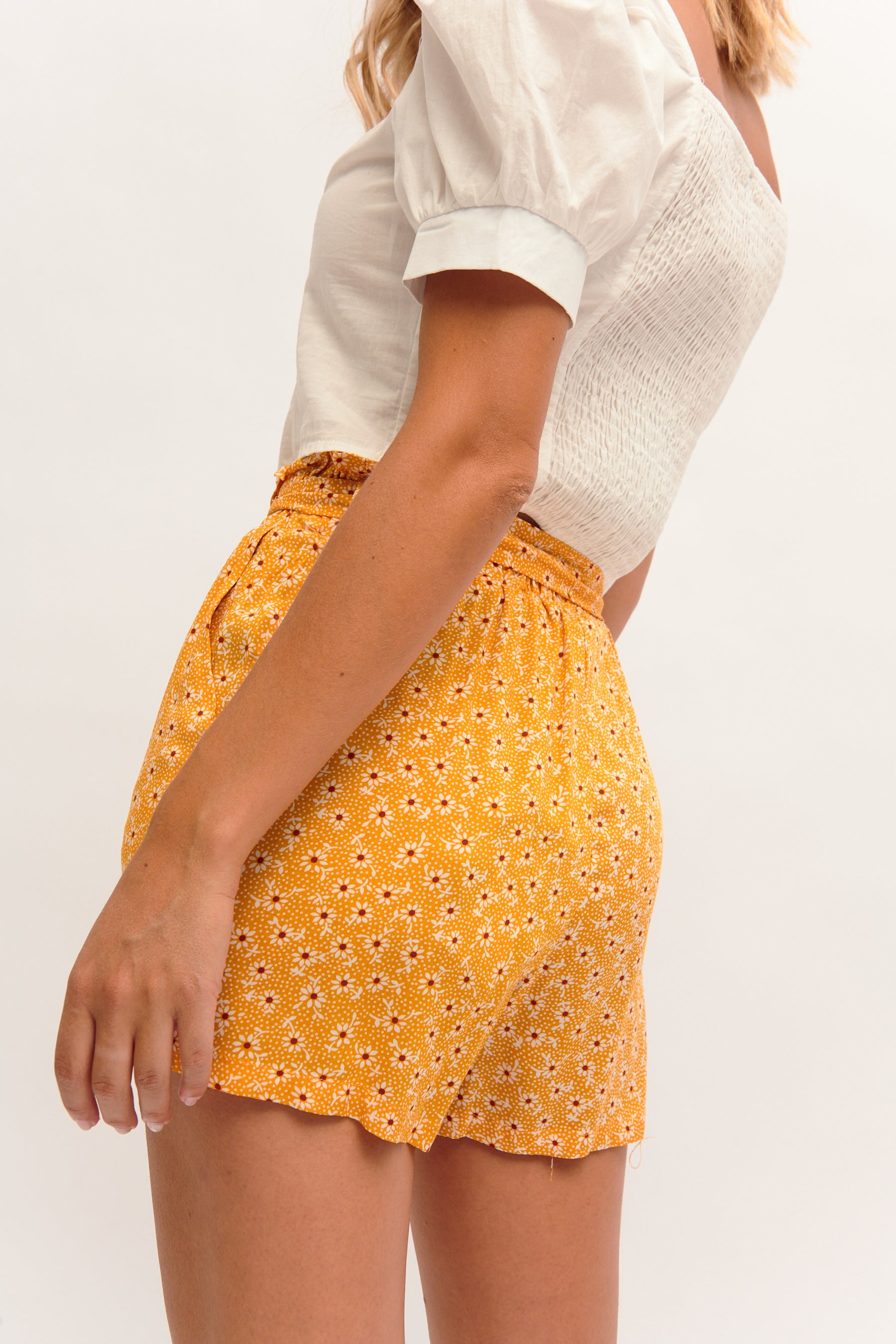 Short Flores Amarillas