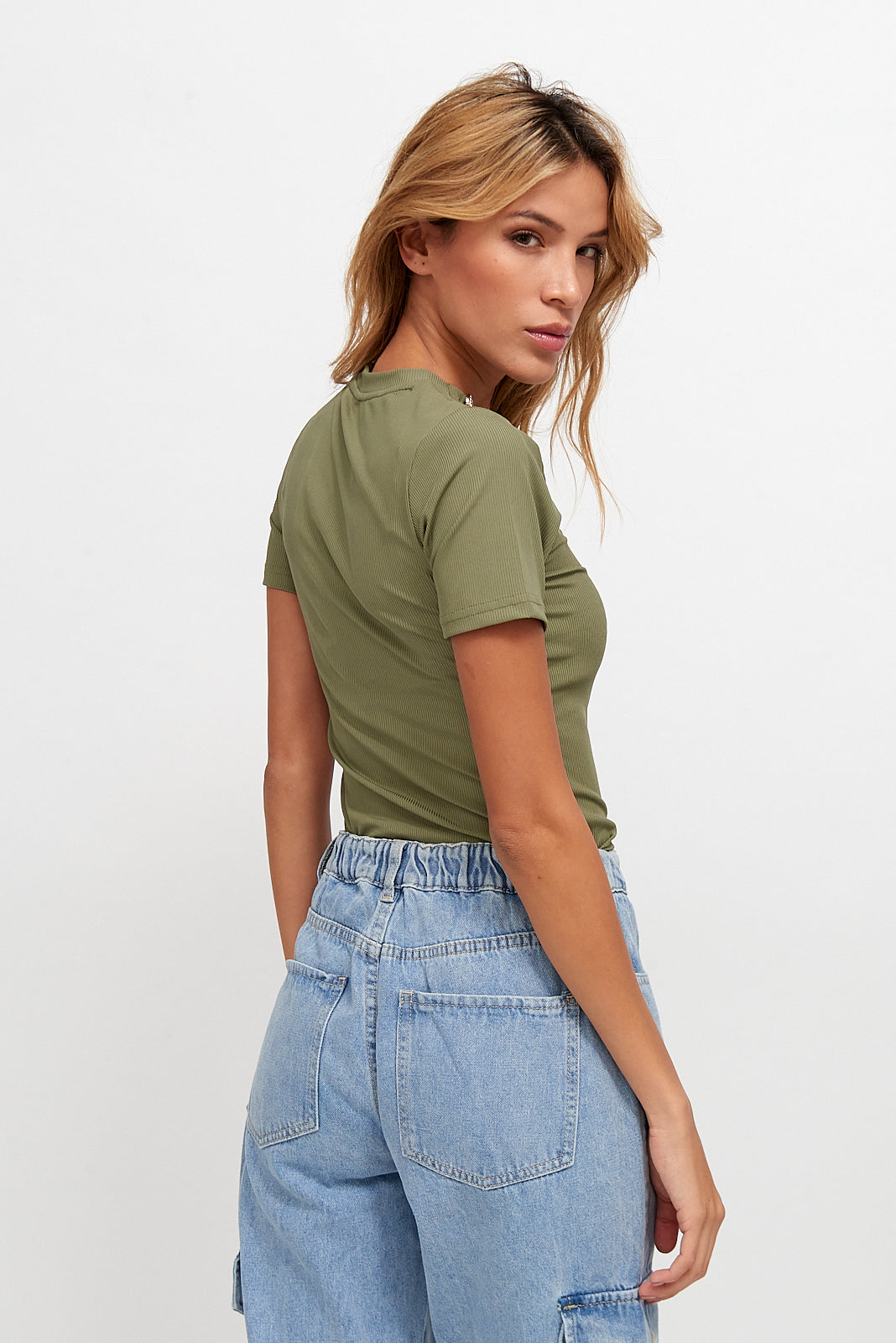 Camiseta Botones Hombro Verde