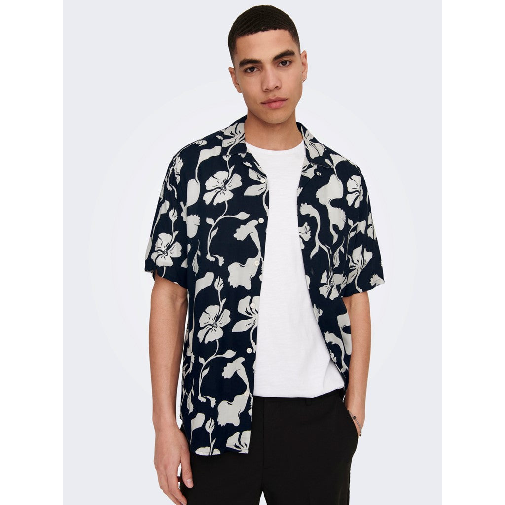 Camisa Negra Hojas Abstractas