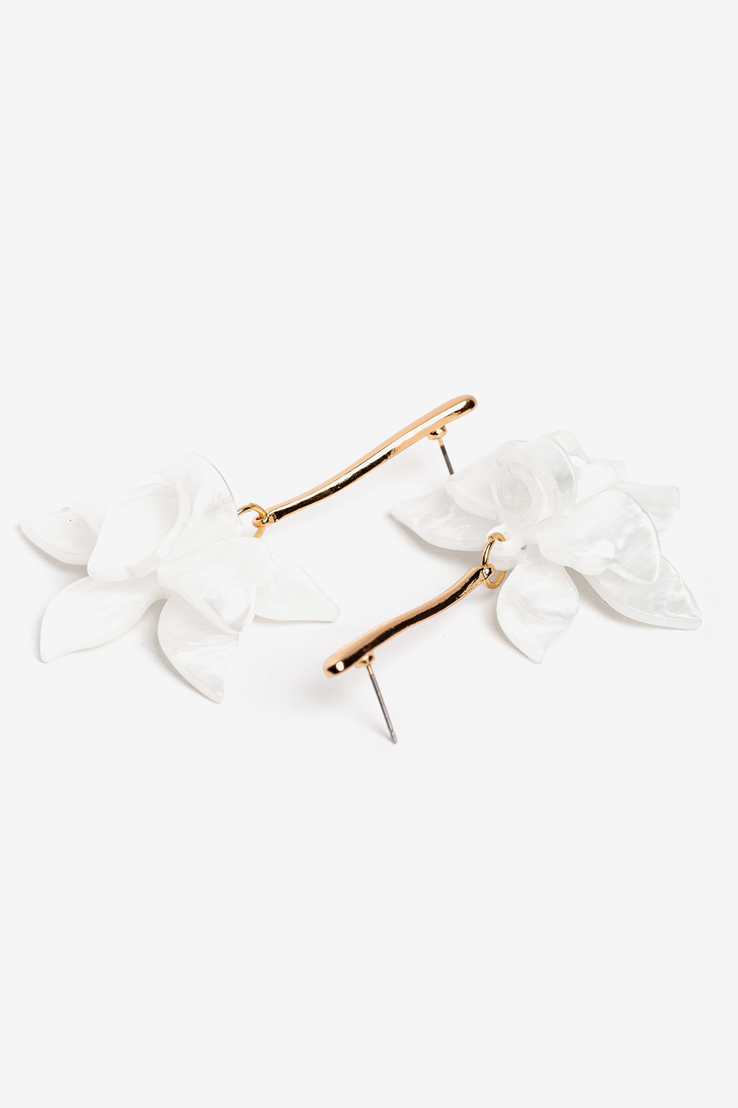 Pendientes Colgantes Flor Blanca 8707
