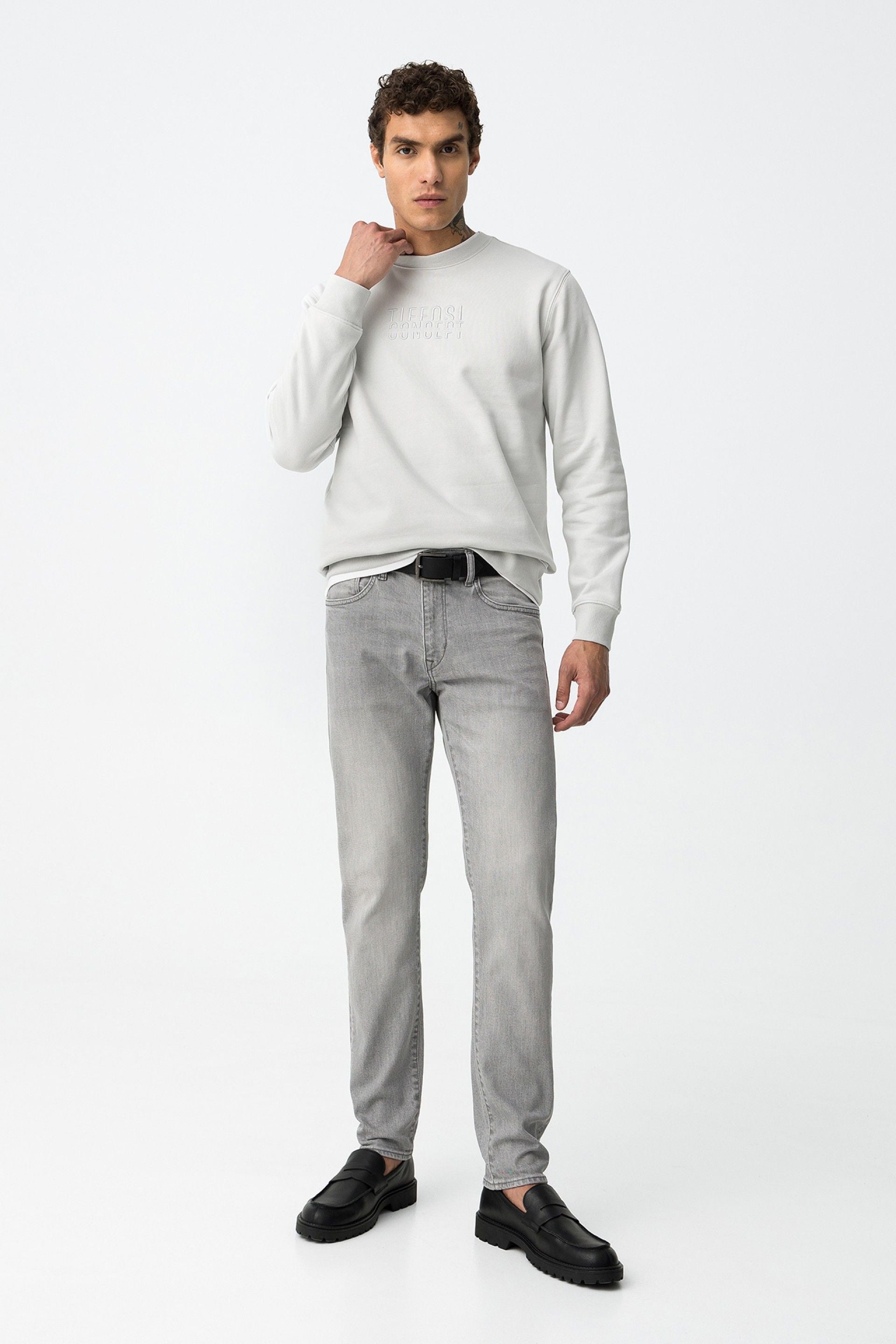 Jeans Dylan Tapered Gris