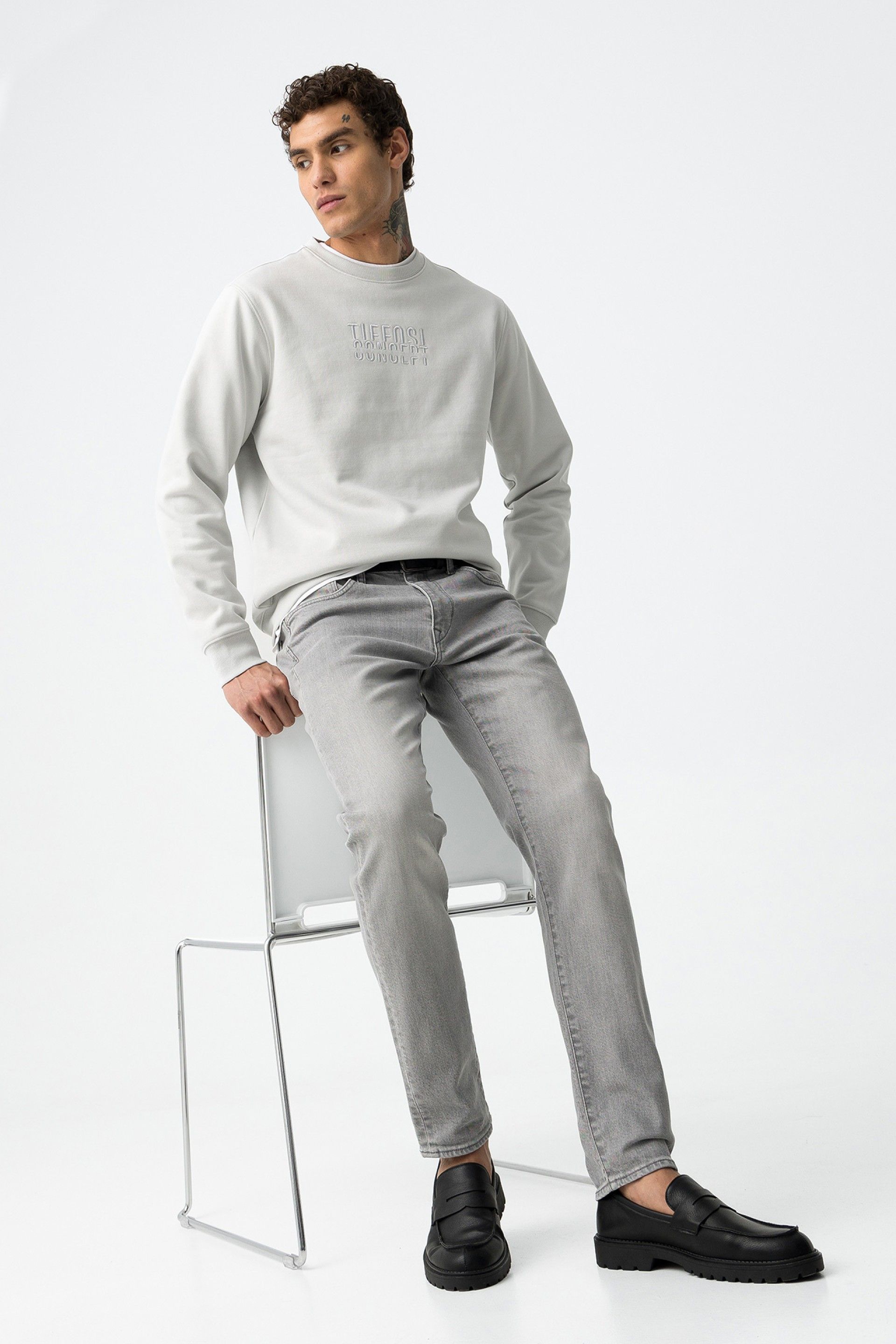 Jeans Dylan Tapered Gris