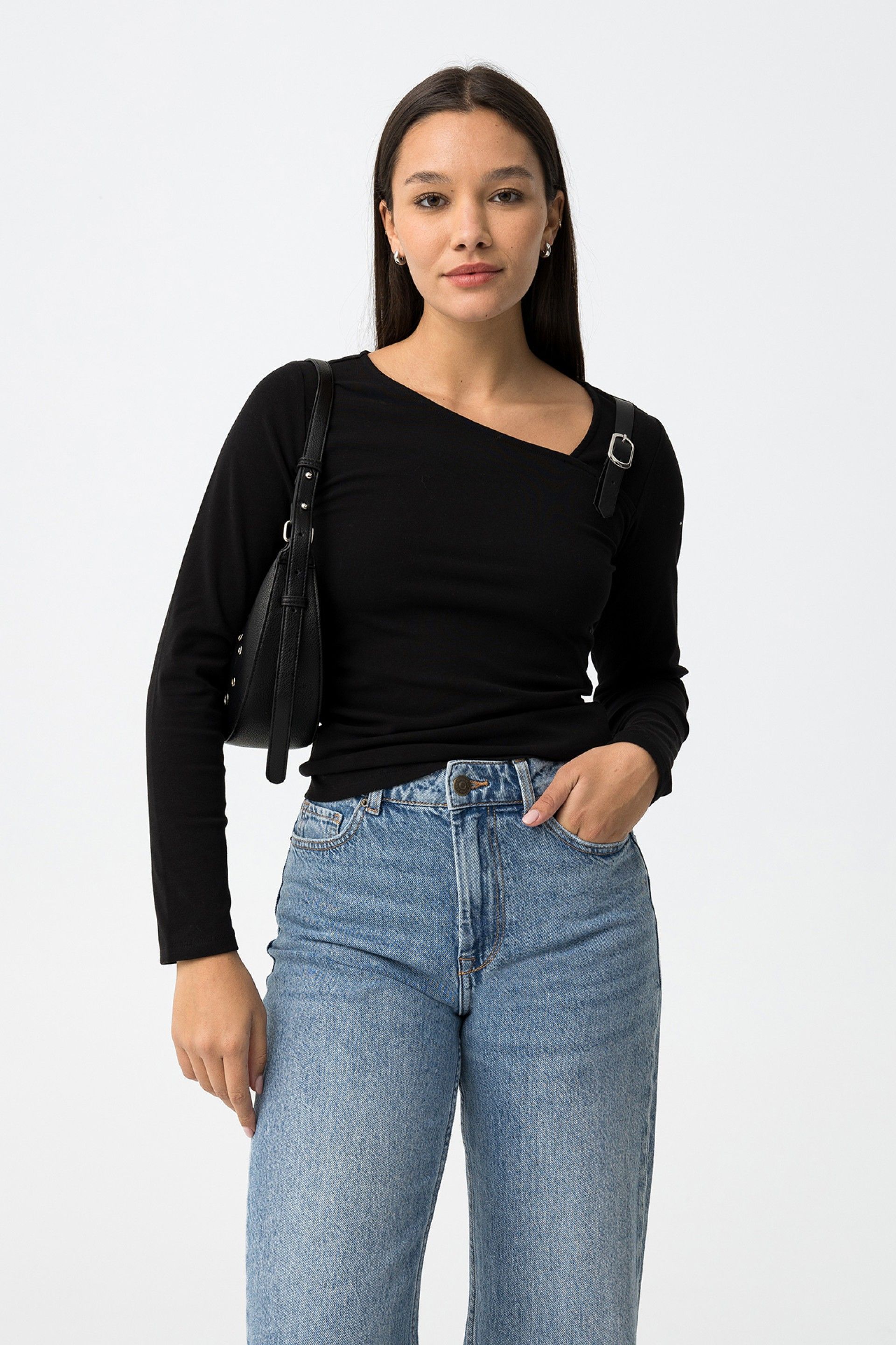 Camiseta Asimétrica Malli Negra