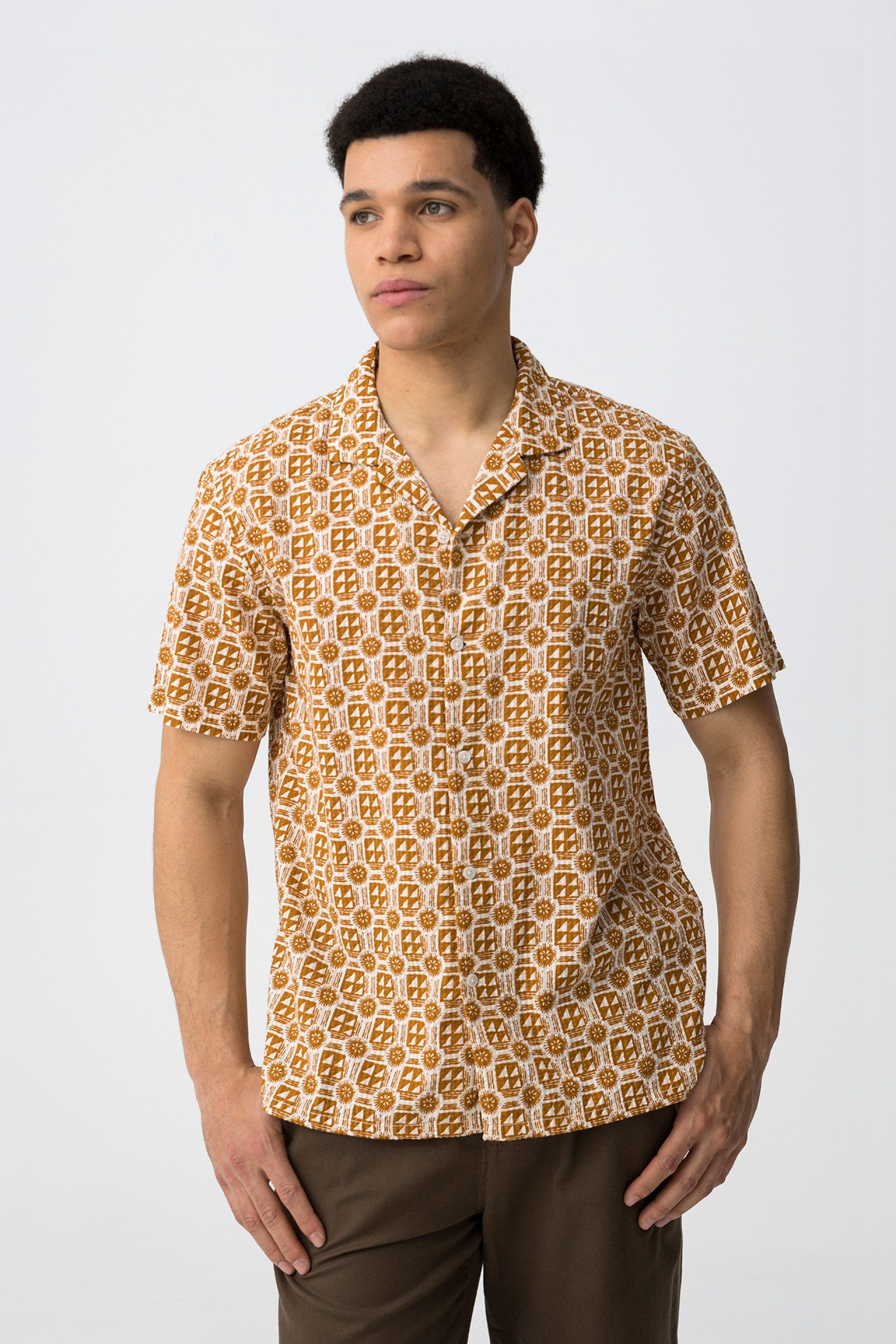Camisa Vietnam Caramelo