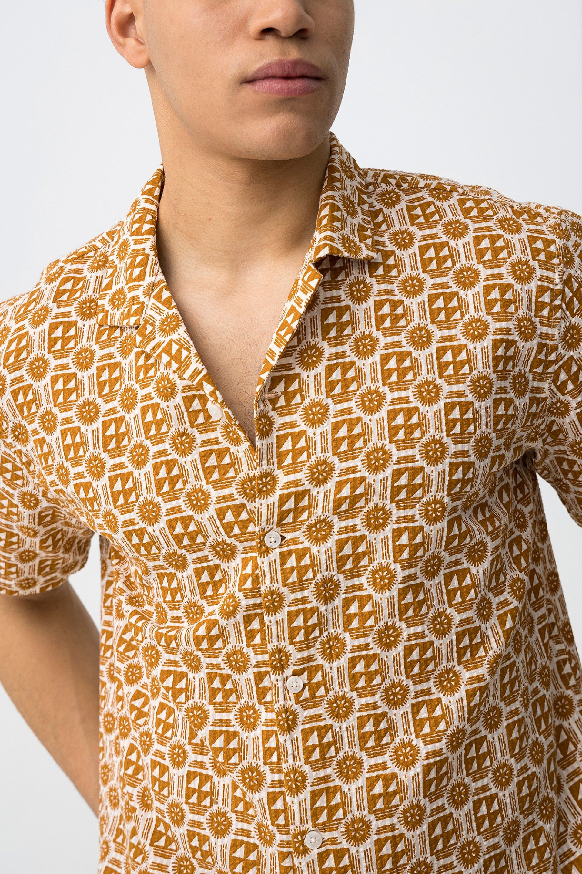 Camisa Vietnam Caramelo