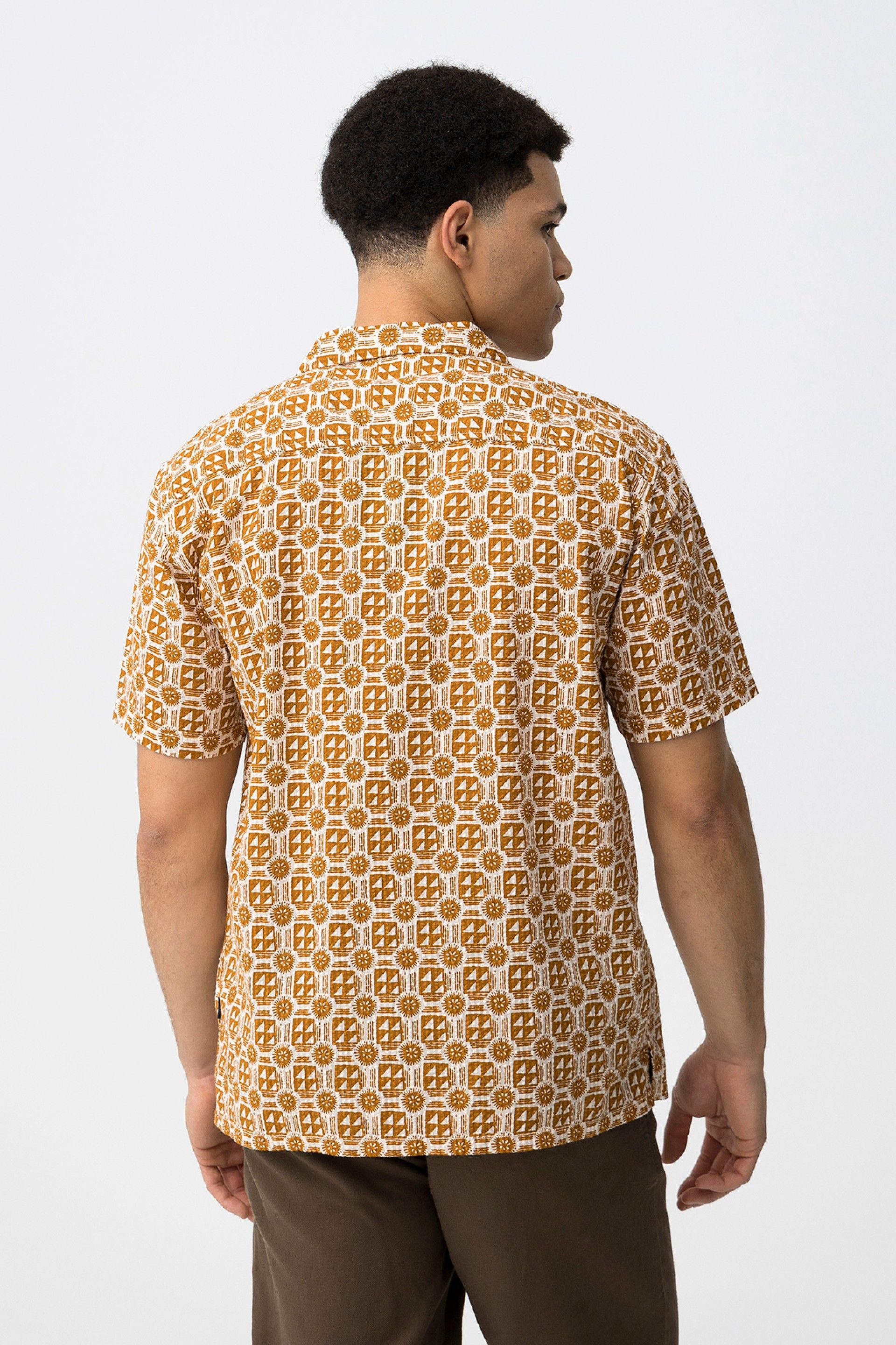 Camisa Vietnam Caramelo