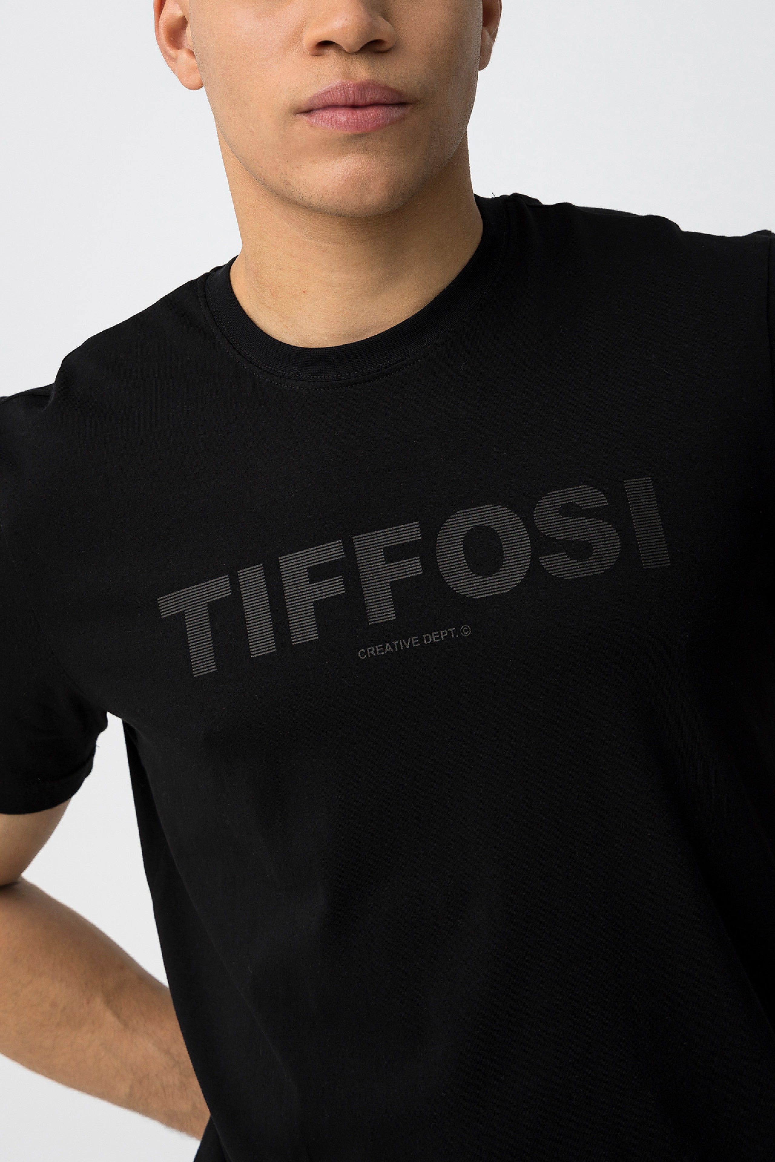 Camiseta Adrian Negra