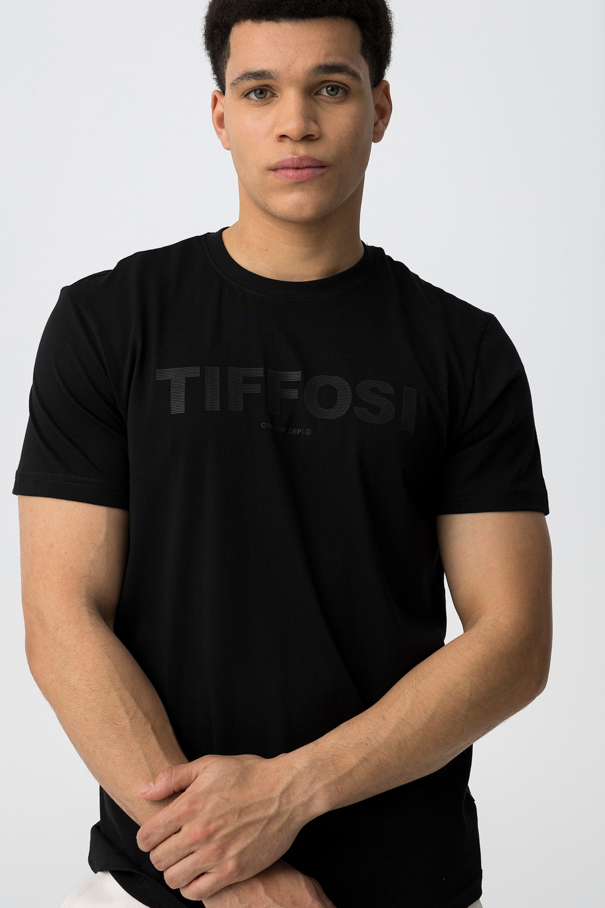 Camiseta Adrian Negra