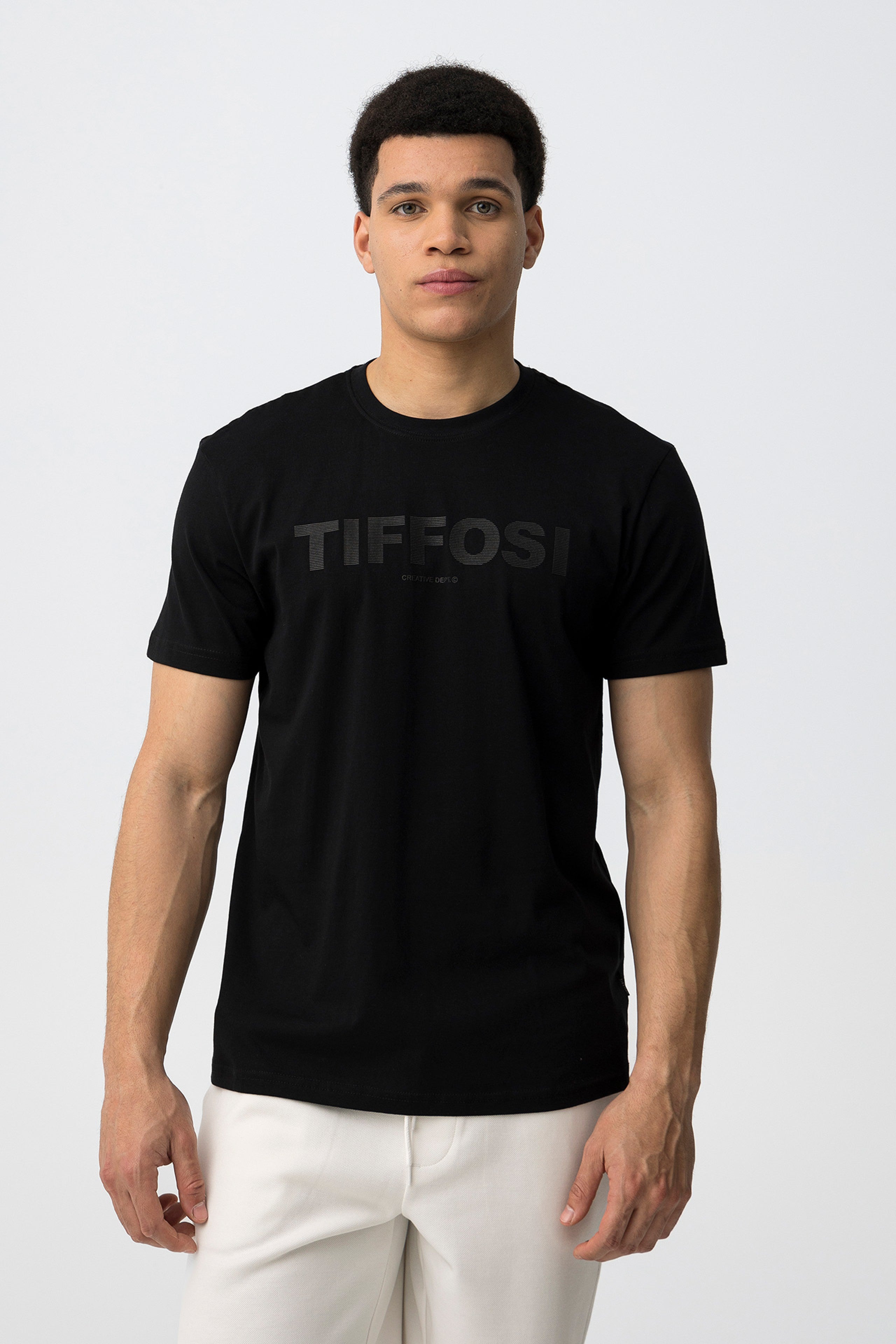Camiseta Adrian Negra