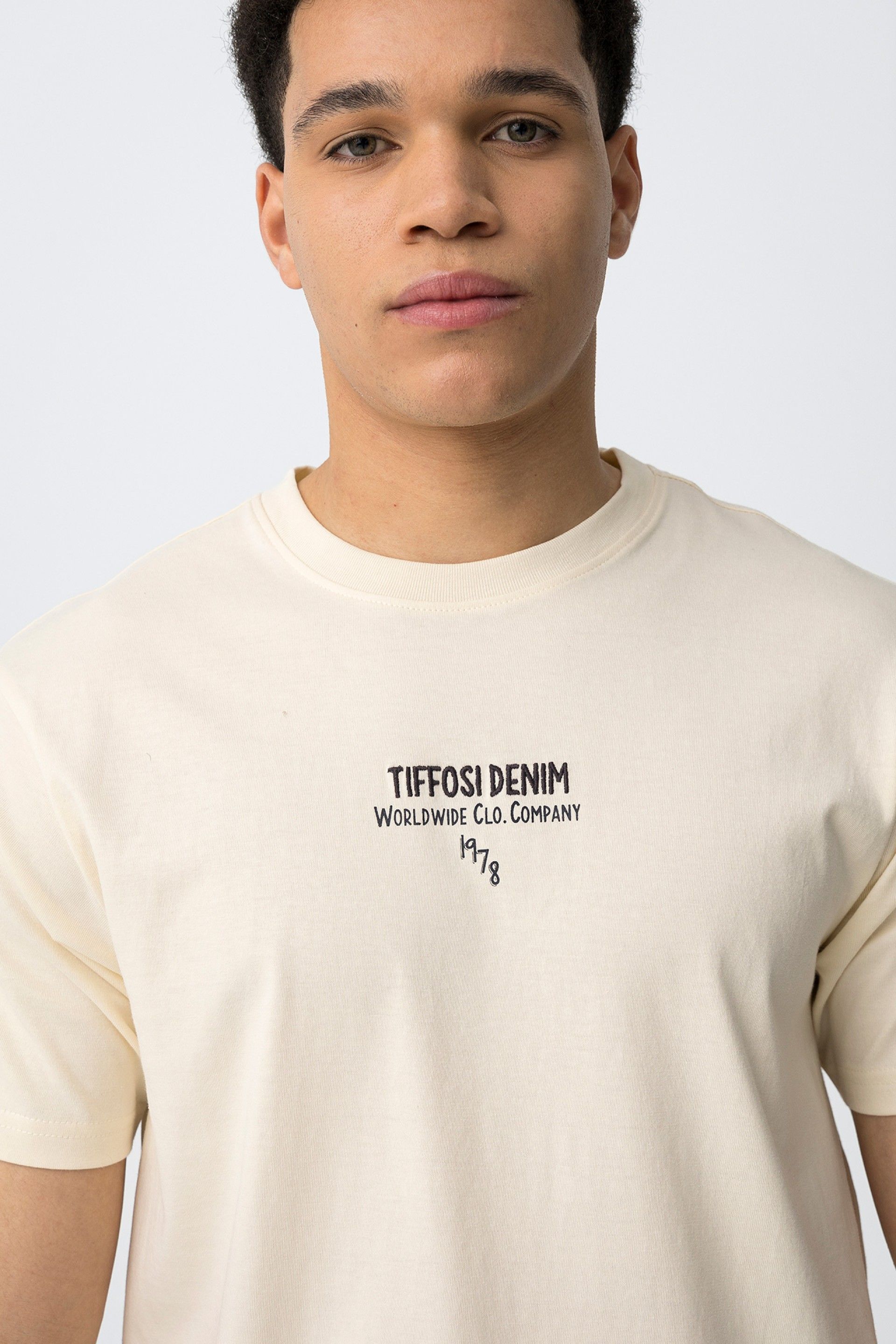Camiseta Nixon Crudo