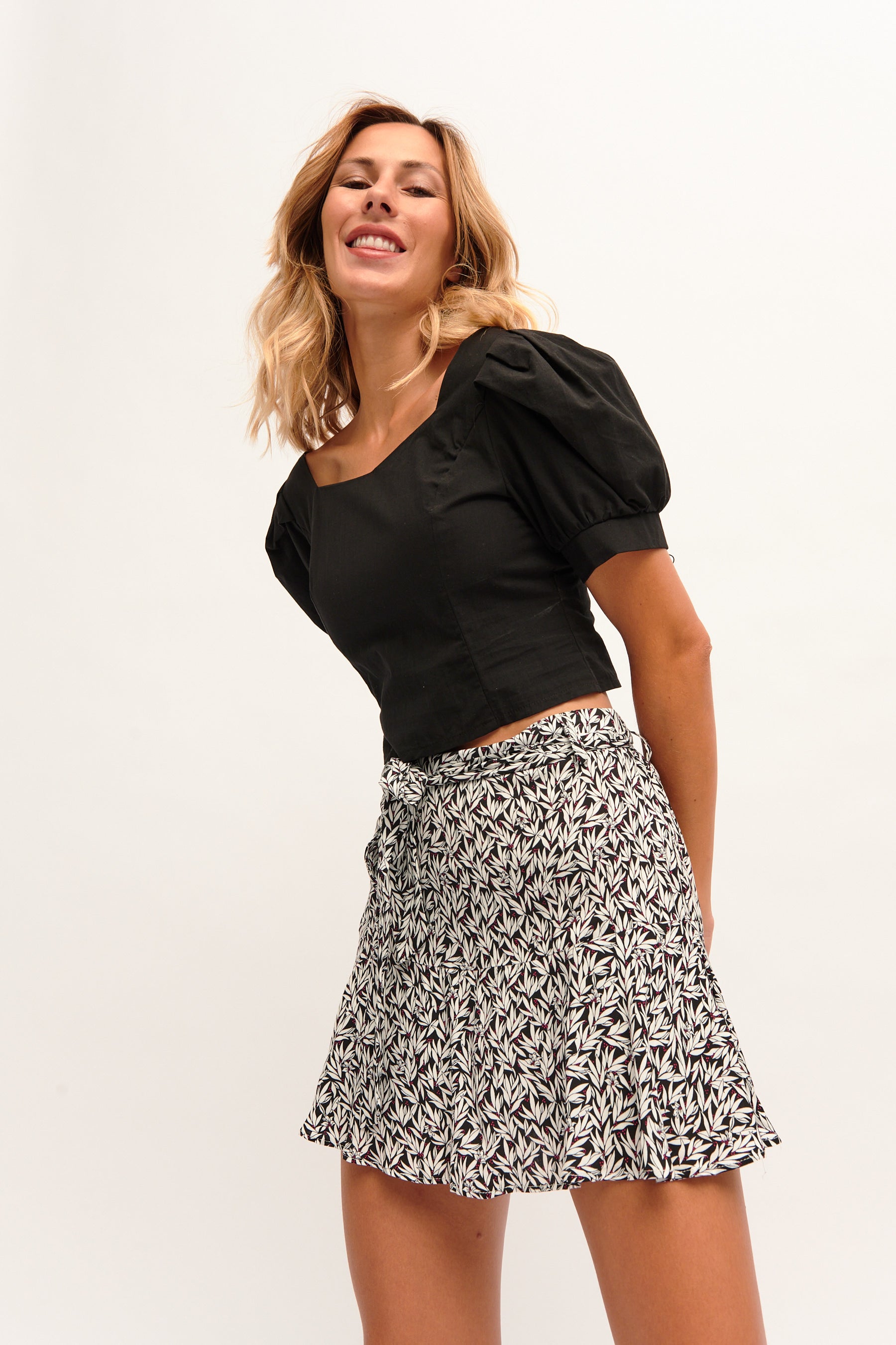 Falda/Pant Negra Hojas