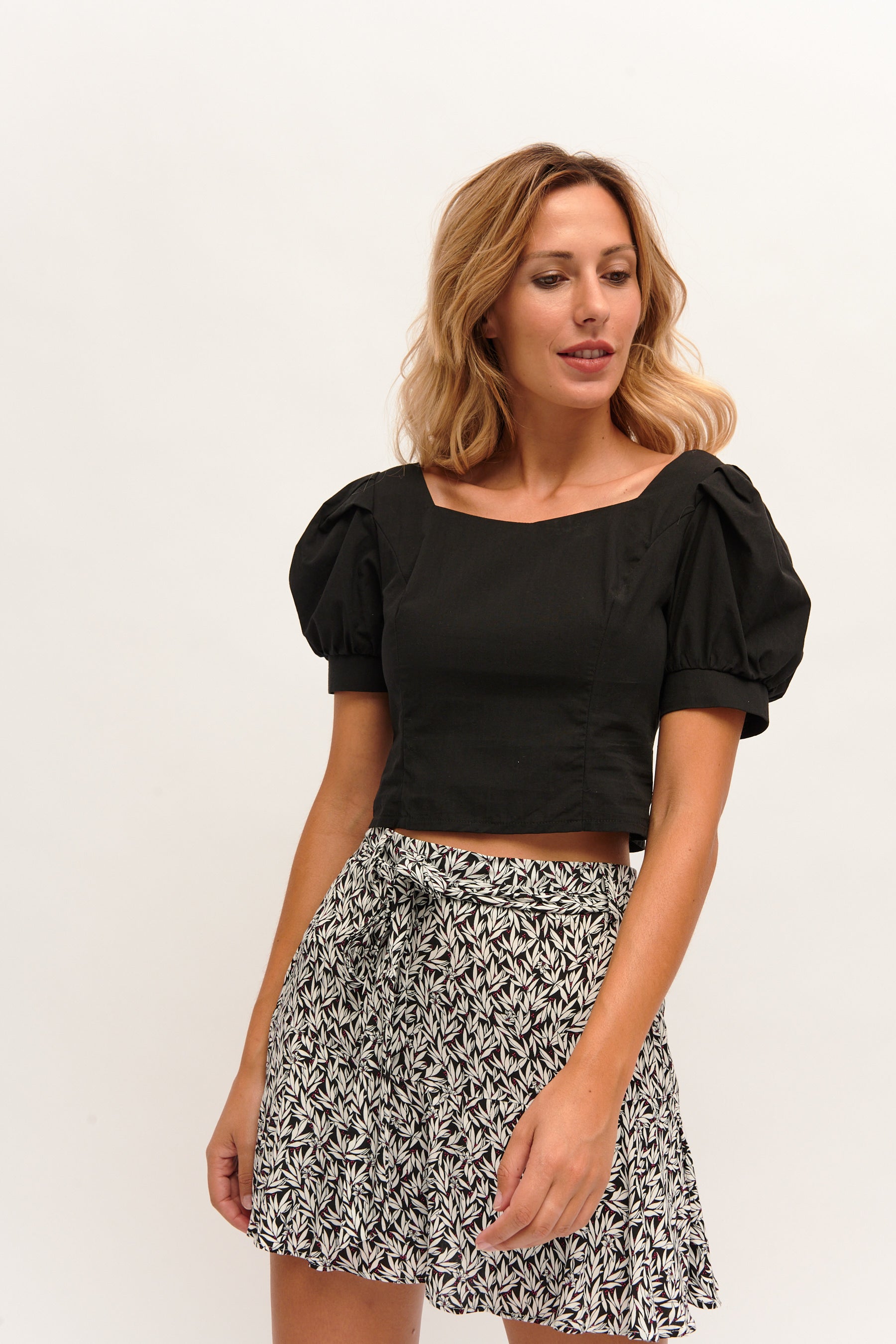 Falda/Pant Negra Hojas
