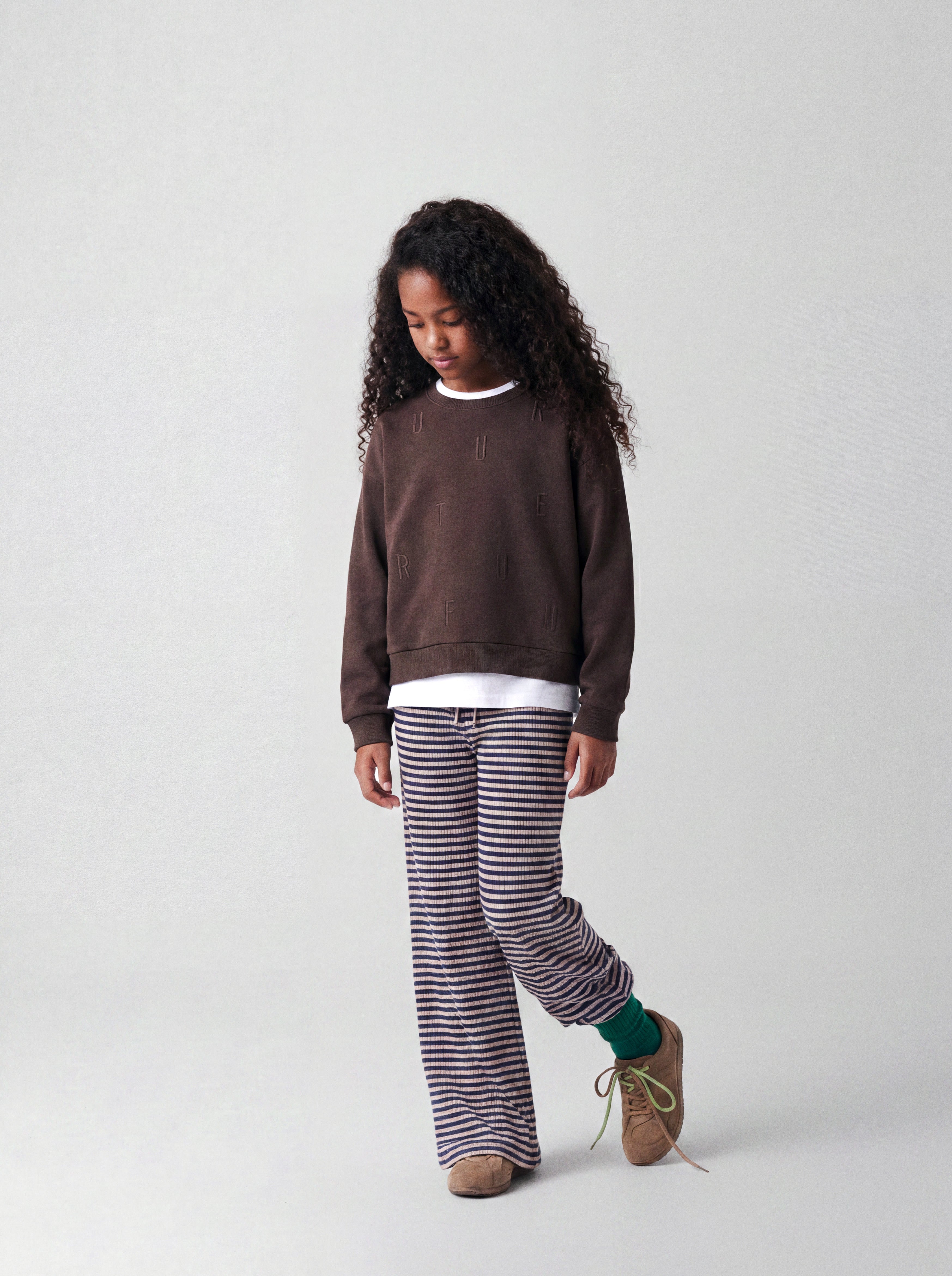 Sudadera Letras Marrón Kid