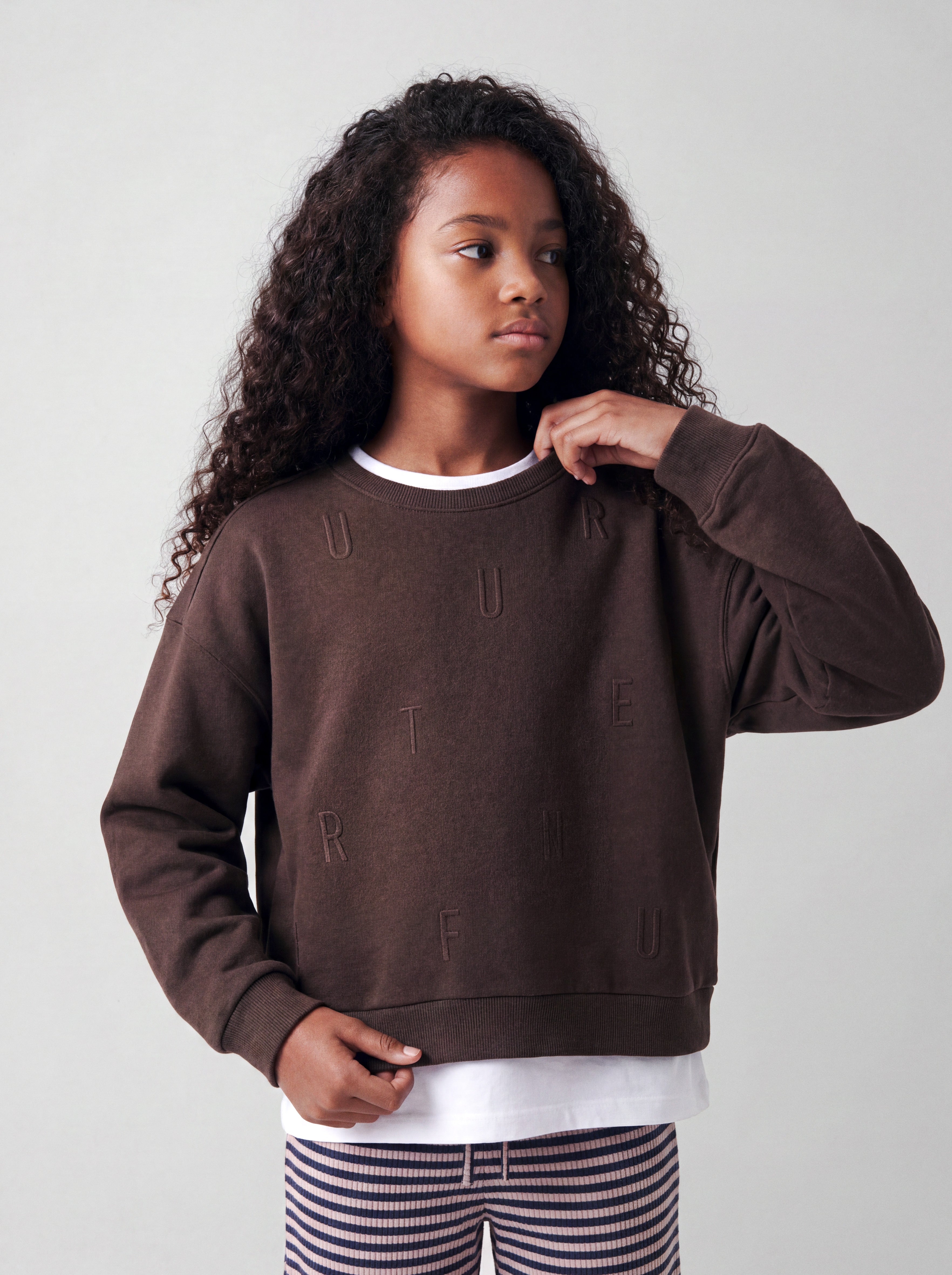 Sudadera Letras Marrón Kid