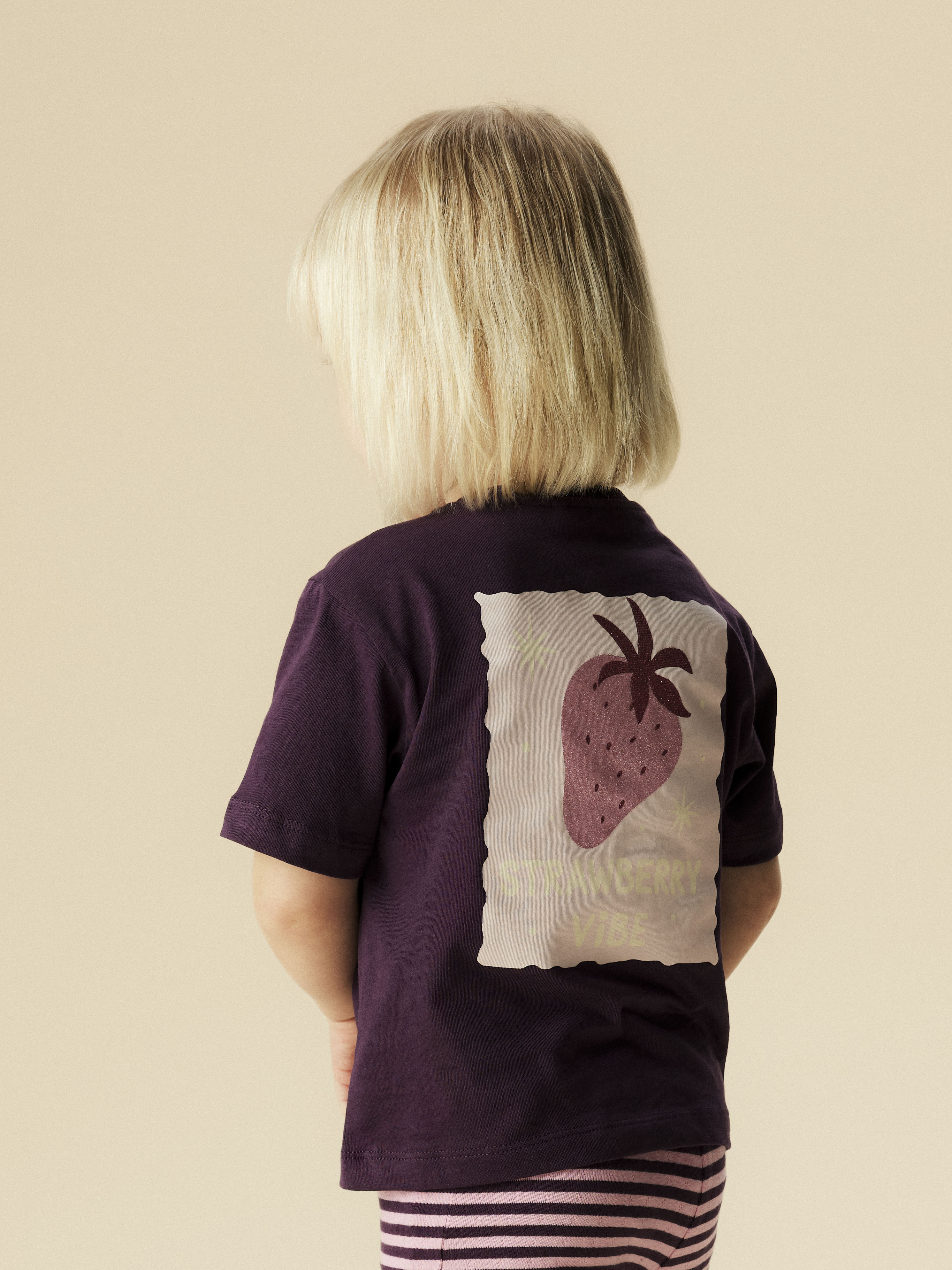 Camiseta Fresa Morada Mini
