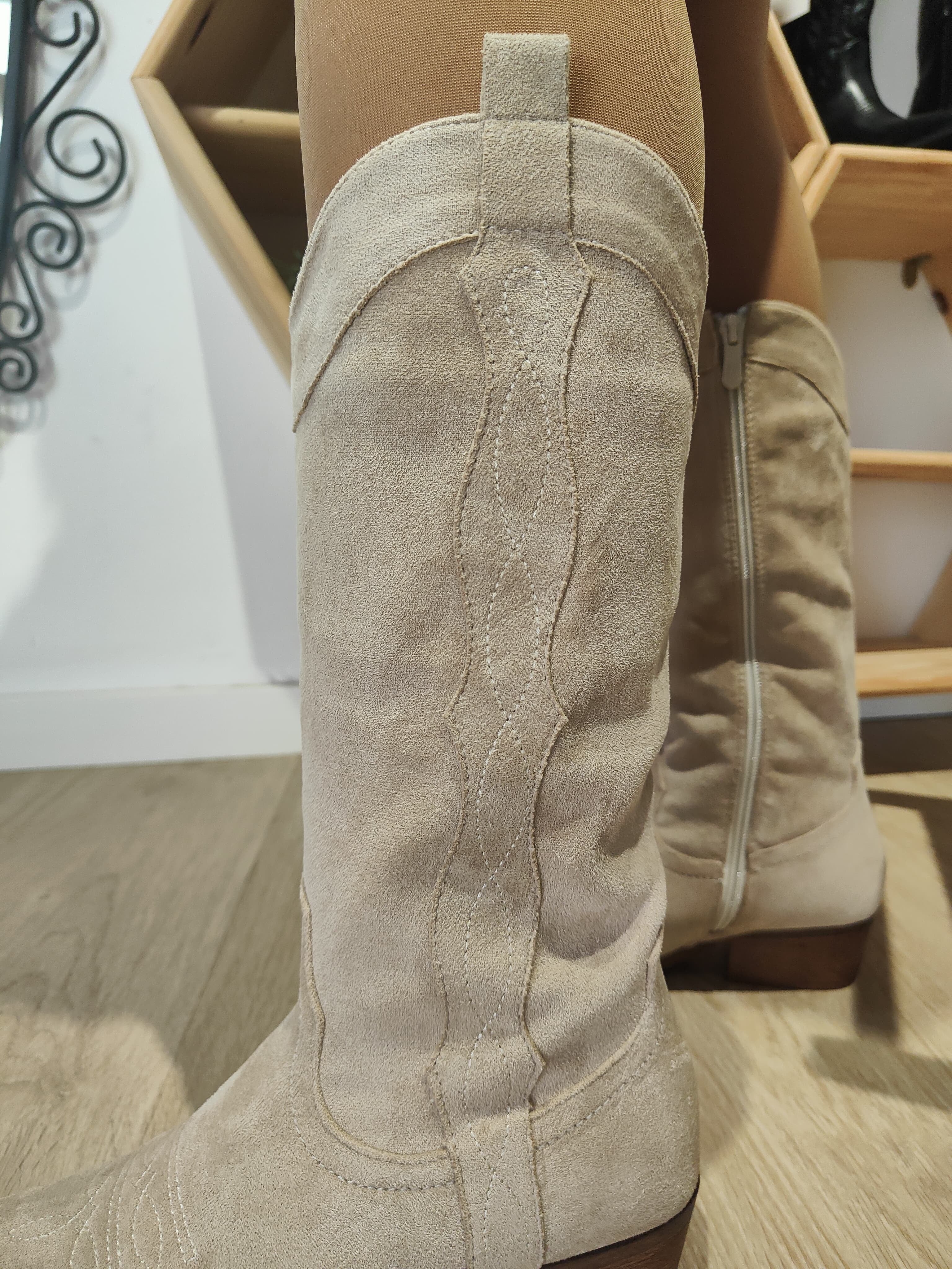 Bota Campera Beige Bordados